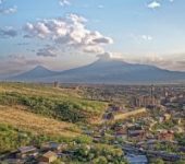 Widok z Erywania na Górę Ararat